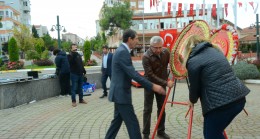 CHP Babaeski İlçe Teşkilatı Atatürk Anıtına Çelenk Koydu