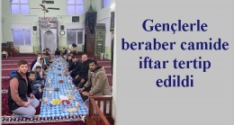 Gençlerle beraber camide iftar tertip edildi