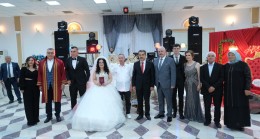 Vali Ekici genç çiftin nikah şahidi oldu