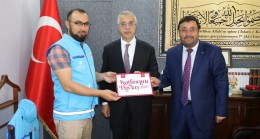 Rektör Şengörür Türkiye Diyanet Vakfına vekaletle kurban bağışında bulundu