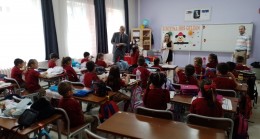 Müdür Akdemir ilçedeki okulları ziyaret etti