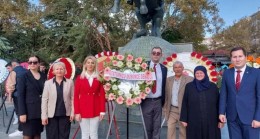 Atatürk Anıtına çelenk sundular