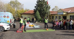 Öğrencilere trafik eğitimi verildi