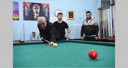 Bilardo turnuvasını ziyaret ederek başarılar diledi