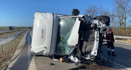 TEM’de 2 kamyonet çarpıştı; 1 sürücü yaralı