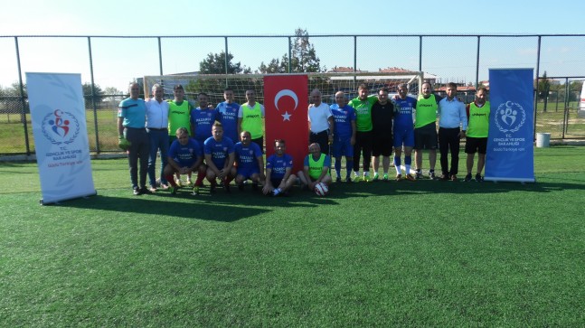 Veteran Futbol Takımı ile Daire Müdürleri Çim Sahada Buluştu