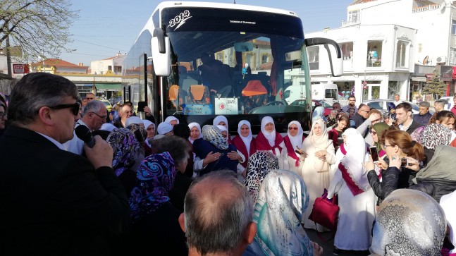 UMREYE GİDECEKLER DUALARLA UĞURLANDI