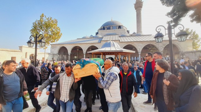 ÖNER’İN ABLASI TOPRAĞA VERİLDİ