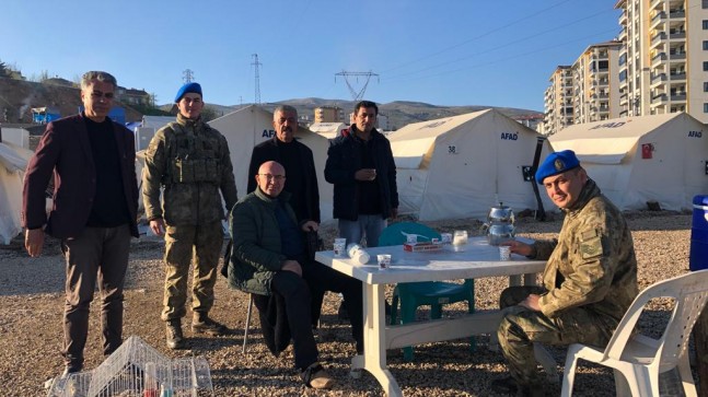 Lüleburgaz Kaymakamı Salih Yüce deprem bölgesinde ziyaretlerde bulundu