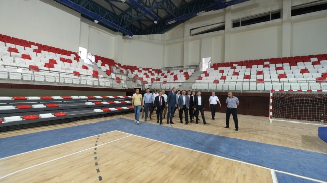 Yeni Kırklareli Kapalı Spor Salonunu inceledi