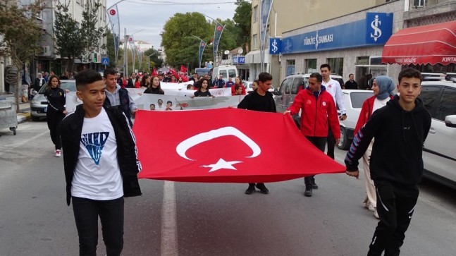 Pınarhisar’da Amatör Spor Haftasında kortej yürüyüşü gerçekleştirildi