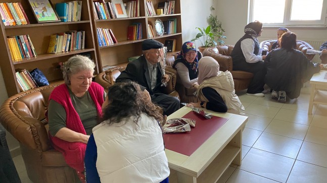 Babaeski MYO öğrencilerinden huzurevi ziyareti