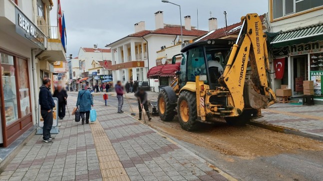 Fatih Caddesinde altyapı sorunu patlak verdi