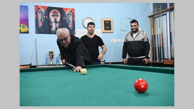 Bilardo turnuvasını ziyaret ederek başarılar diledi