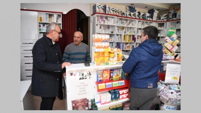 Yeni yılın ilk gününde eczane ziyaret etti