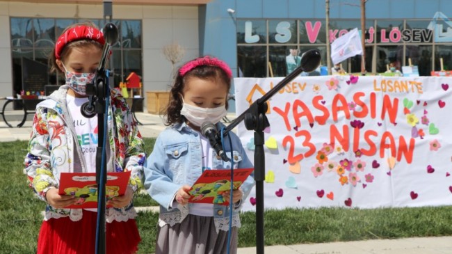 LÖSEV SAĞLIK KENTİ’NDE 23. NİSAN COŞKUSU