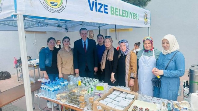 Başkan Özalp kermesi gezdi