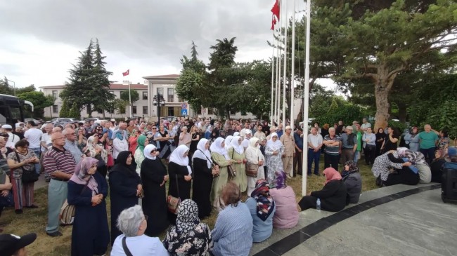 39 hacı adayı dualarla uğurlandı