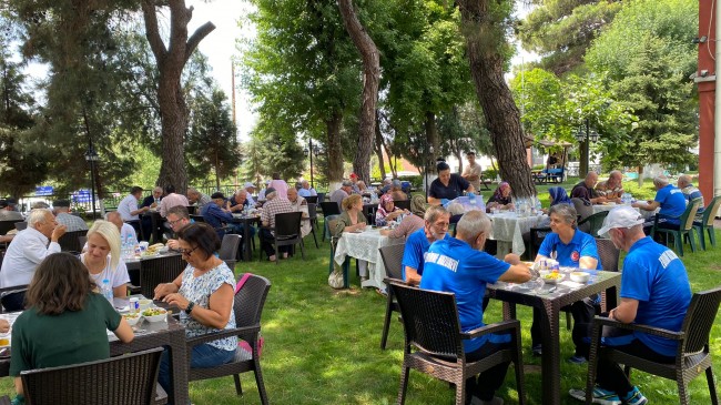 Kırklareli ve Edirne Huzurevi sakinleri yemekte buluştu