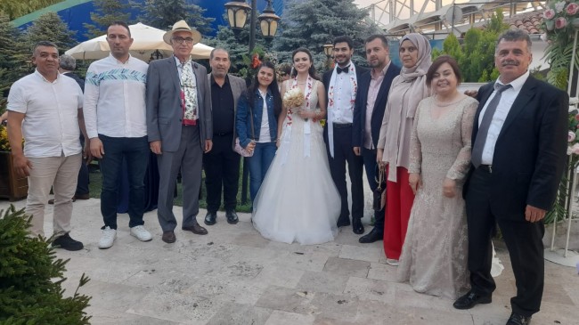 AK Parti Kırklareli teşkilatı genç çiftin düğününe katıldı