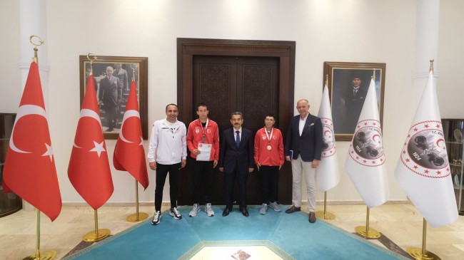 Vali Ekici özel sporcuları makamında kabul etti