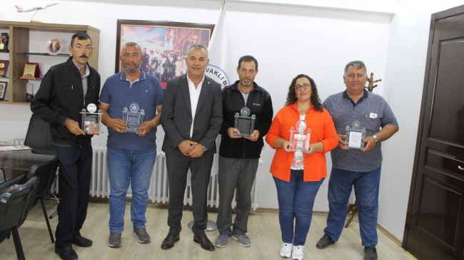 Emekli olan personellere plaket takdim edildi