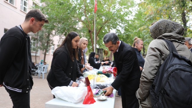 Minik gönüller Gazze için kermes düzenledi