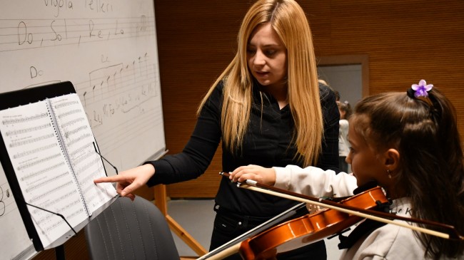 13 farklı branşta uzman kadrolardan müzik eğitimi veriliyor