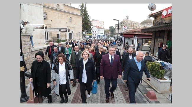 Kesimoğlu; “Yine sizinle yürümek istiyorum, benimle bu yolculuğa var mısınız?”