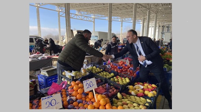 Altıntaş Cuma Pazarını ziyaret etti