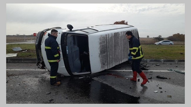 Ürünlü köyü yakınlarında trafik kazası; 1 ölü, 2 yaralı