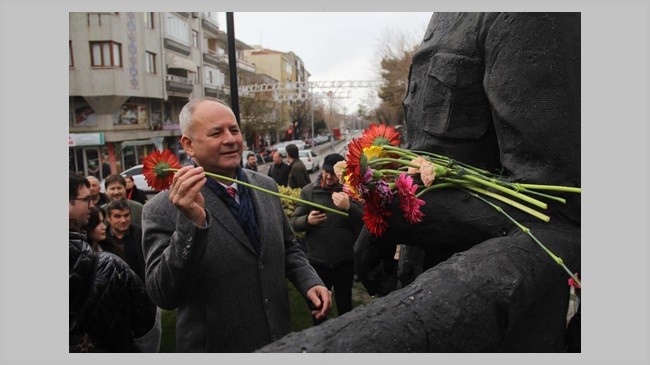 Türker, İnönü’yü anma törenine katıldı