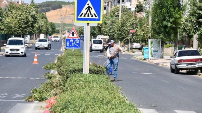 “LÜLEBURGAZ’DA GÜVENLİ SÜRÜŞ İÇİN ORTA REFÜJ TEMİZLİĞİ”